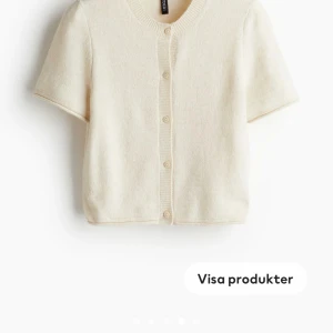 Hm tröja - Säljer denna superfina slutsålda tröjan från HM då den tyvärr inte passade mig. Helt i nyskick, endast testad en gång. Priset kan absolut diskuteras