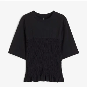 Hm topp - Säljer denna toppen från hm då den ej kommer till användning. Använd  2 gånger så den är i superbra skick! Pris går att diskutera!