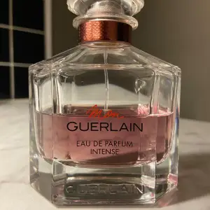 Säljer Guerlain - Mon Guerlain edp intense 100 ml ursprungligen. Avgör mängd själva. Men min uppskattning är ca 40 ml kvar. 