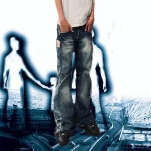 Custom replay jeans*av mig* - Replay jeans jag reworkade Fråga dm för fler bilder Dessa är dumb hard Midja:41cm Benöppning:27cm Innerben:73cm Ytterben:97cm