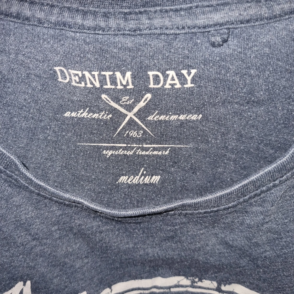 Blå t-shirt med motorcykeltryck från Denim Day - 90