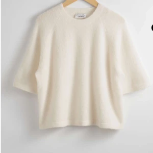 Stickad t shirt  - Använd några gånger men inga defekter