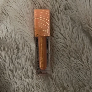 Läppglans - Säljs då den ej används😁💕