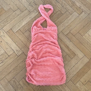 Vacay klänning  - Aldrig använd, storlek S. Korall färg.  🎉(VÄLJ 10 VALFRIA ANONSER FÖR 200KR)🎉