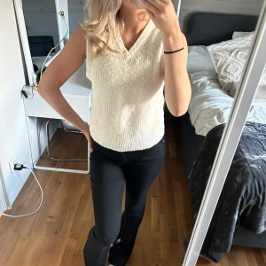 Stickad tröja - Jättefin stickad tröja från samsøe samsøe! Använd en gång, nypris 800❣️