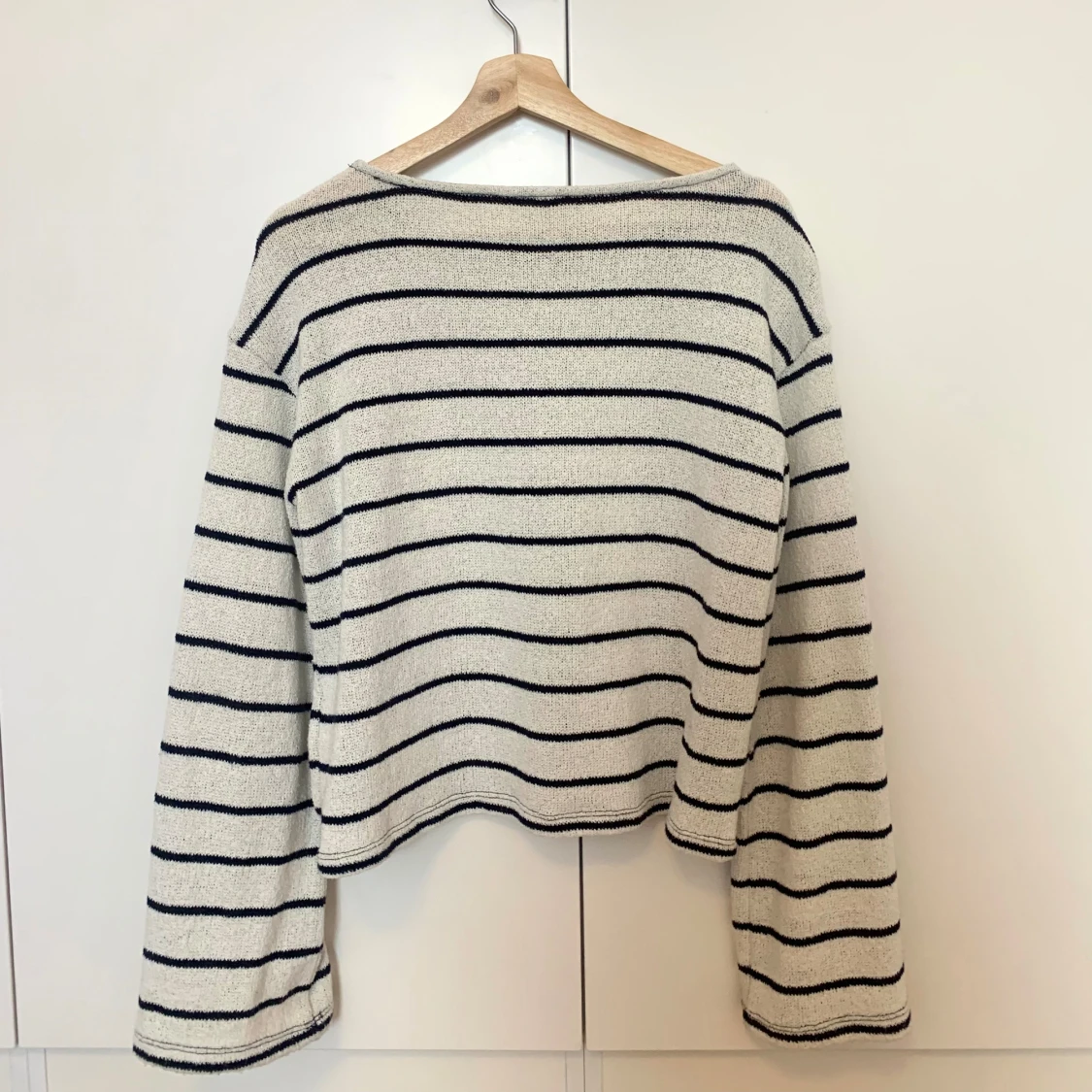 Vit och marinblå randig tröja - 91