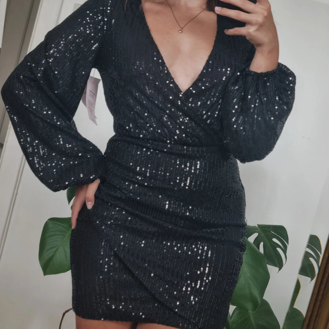 Svart glittrig klänning