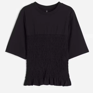 superfina toppar från hm - Säljer dessa superfina toppar från hm då jag har flera! Supersnygga till allt och dom är riktigt trendiga! Nyskick  Storlekar vi har är XS och XSS!