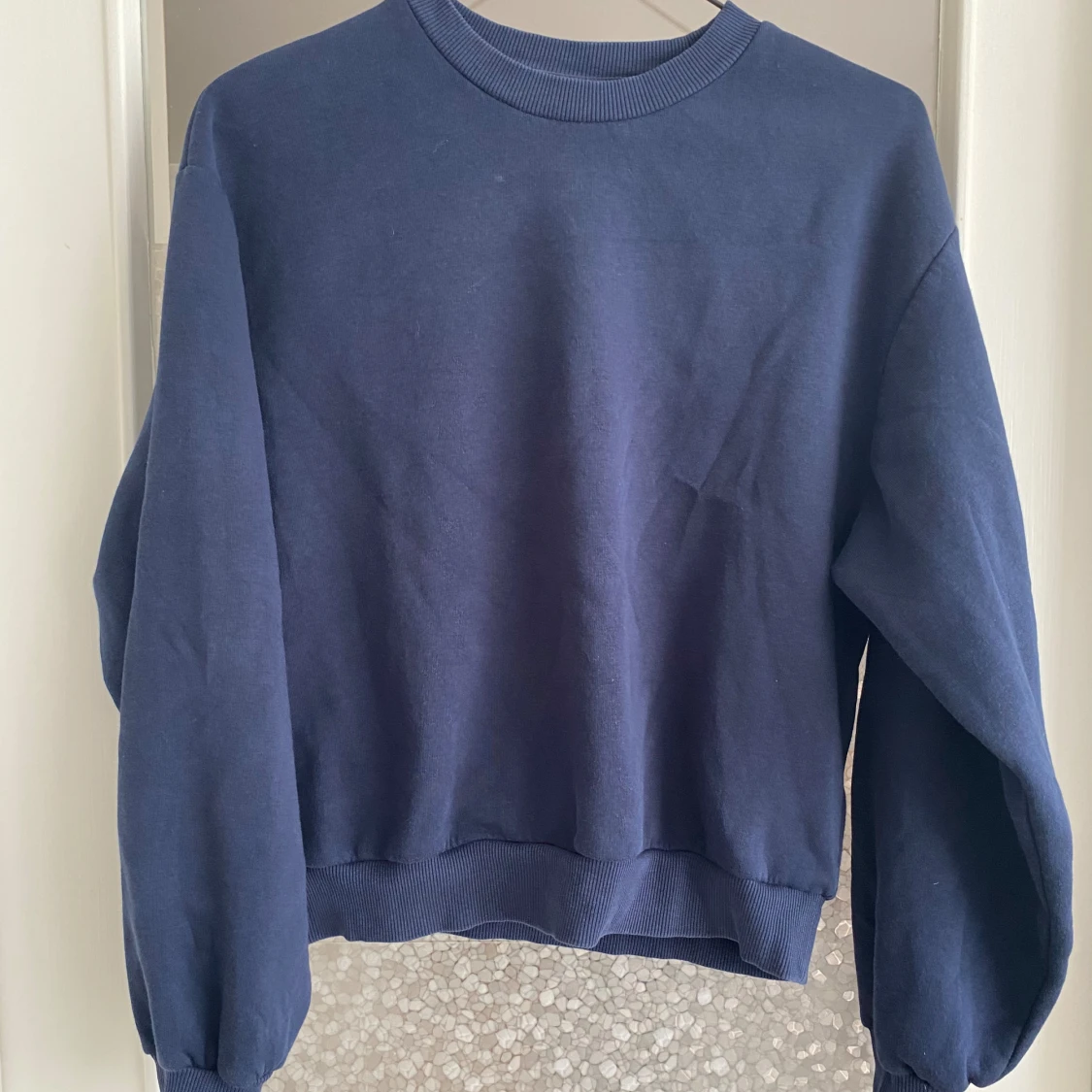 Mörkblå sweatshirt