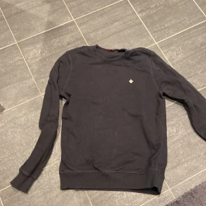 Morris tröja  - En Morris tröja nästan helt ny. Storlek S ny pris 1500