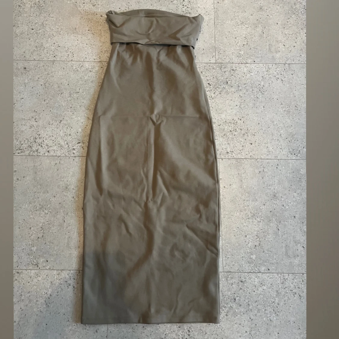 Lång tajt klänning från Zara - 90