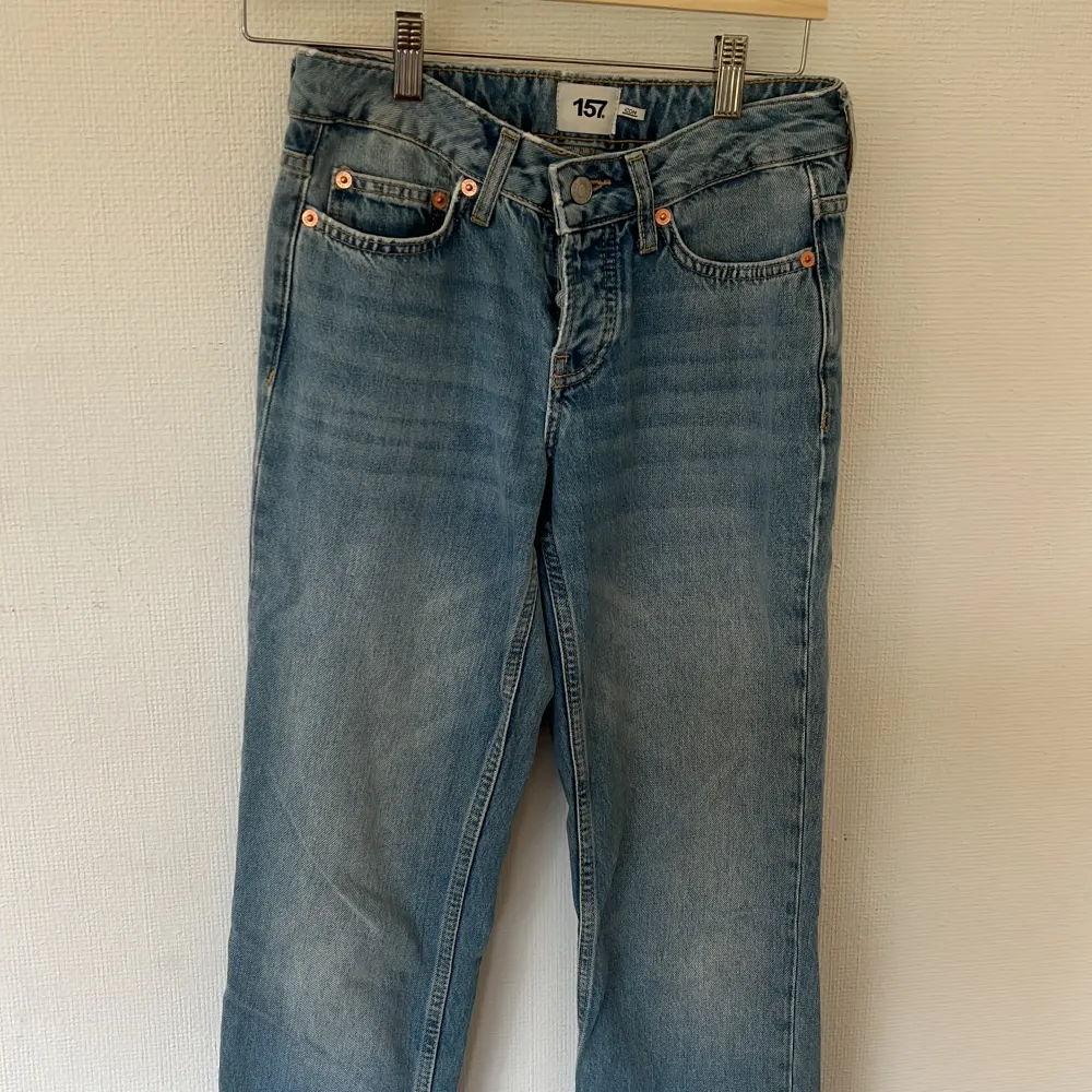  Snygga raka ganska låg midja lager jeans. Använda två gånger. Jeans & Byxor.