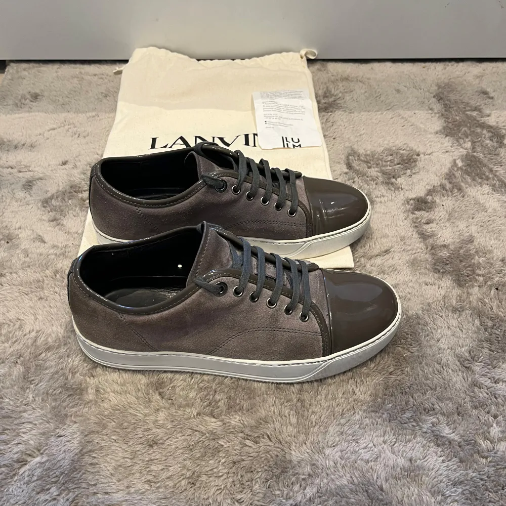 Marknadens fetaste sko! Lanvin cap toe. Fint skick, 8/10. Uk 5 passar 40. Kvitto medföljer. Fri frakt! . Skor.