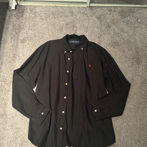Polo Ralph Lauren Skjorta - Ralph Lauren Moxford skjorta som jag fick i present men den va för stor Skammbud nekas direkt 