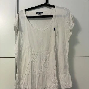 T-shirt - T-shirts i gott skick säljer polo för 50kr och den andra för 70kr.  Båda i storlek XL
