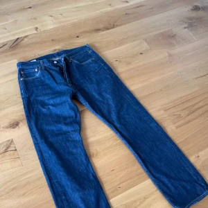 LEVIS JEANS - schyssta straighta jeans från levis, storlek W33 L32 Nypris 1199  Mitt pris 499