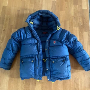 Fjällräven expedition down - Snygg fjällräven helt nyskick! Storlek xxs men sitter som S (passar även M)! Skriv för fler frågor❤️ pris går att diskuteras vid snabb affär!
