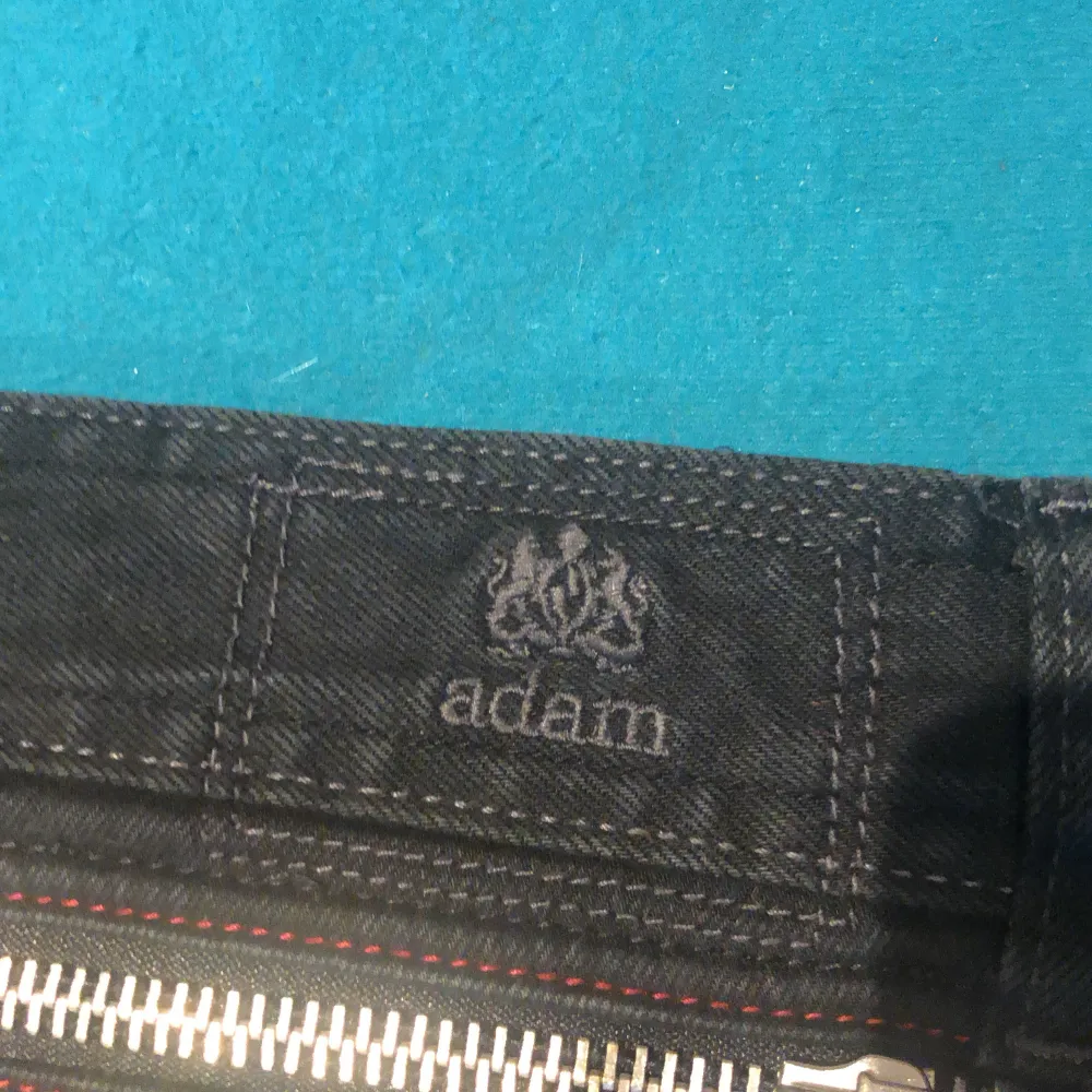 Hej!, säljer nu mina Adam jeans säljer pga av ändrad stil. Dom här jeansen är i storlek S även öppen för prisförslag!. Jeans & Byxor.