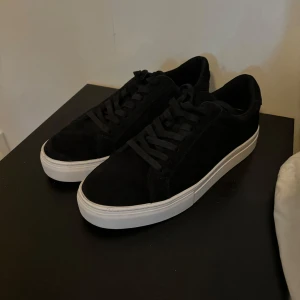 Vagabond skor - Vagabond skor i storlek 41 och som är i väldigt bra skick 9/10 skulle jag säga då de är använda ett antal få gånger! 