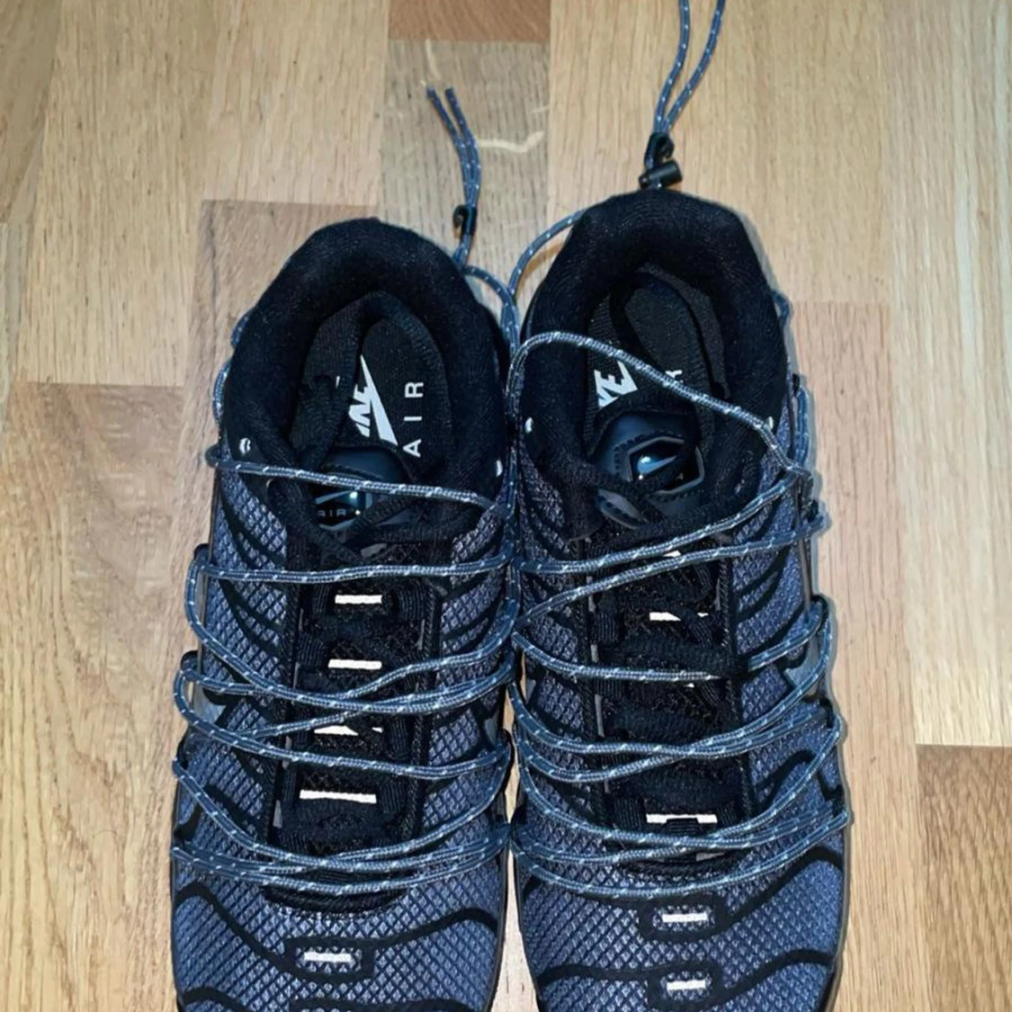 Svarta och grå Nike sneakers - 91