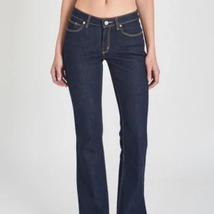Abrand low waist bootcut jeans  - Säljer dessa snygga jeans från abrand då de är för små för mig i midjan💕 supersnygga och är som nya🤩 perfekta  längden även för mkg som är 172💙(skicka för fler bilder) 