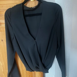 Blus  - Blus från bikbok storlek xs, 100 kr