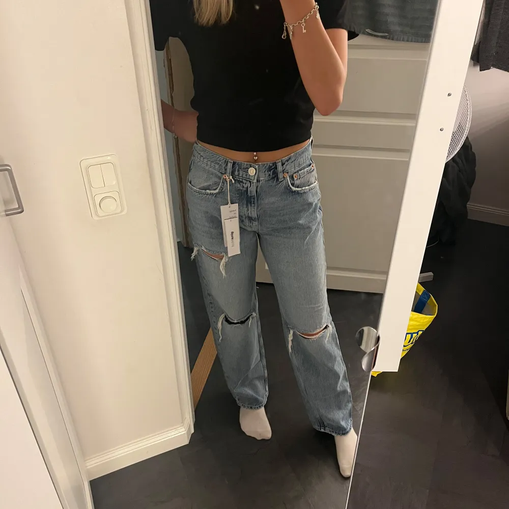 Helt nya jeans som inte kommit till användning!. Jeans & Byxor.