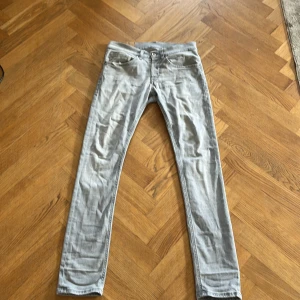 Dondup george jeans - Skick-9/10 Storlek 29 Defekter- lite vid fickan men ser ut som design