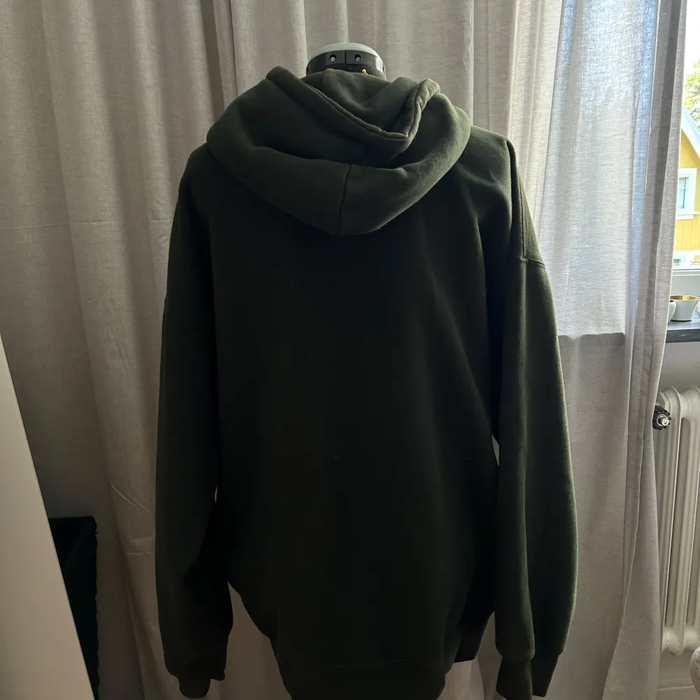 Supermysig zip-up hoodie från Brandy Melville. Plagget är oversized och passar flera storlekar. . Hoodies.