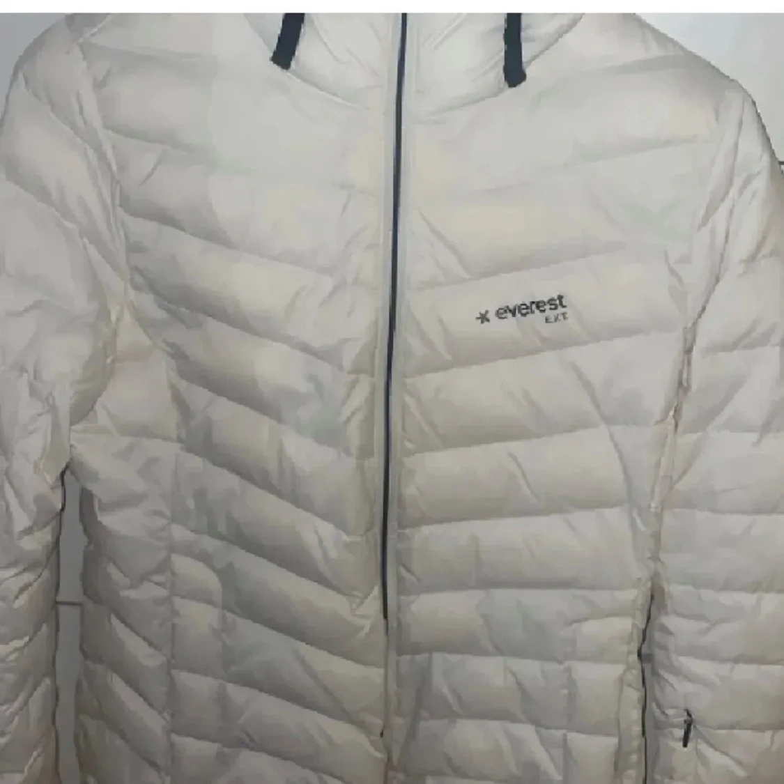 Vit pufferjacka från Everest