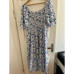 Klänning - Klänning från SHEIN, aldrig använd. 