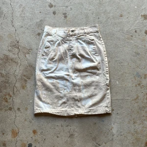 Bleached Skirt - Bleached kjol. Vintage skick utan flaws