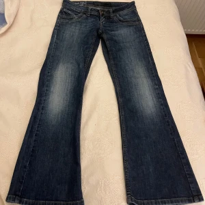 Lågmifjade bootcut jeans  - Only jeans 