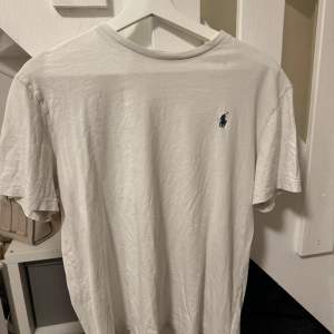 Vit T shirt POLO RALPH LAUREN   använd, storlek s 