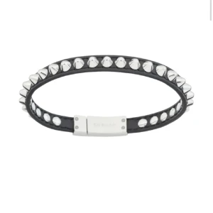 armband  - Säljer detta armband fast i vitt läder o guld nitar💕Jätte fin o i fint skick💕