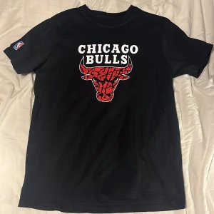 Chicago bulls t-shirt  - 10/10 skick oandvänd tjockt material (bra kvalitet) skriv vid frågor 