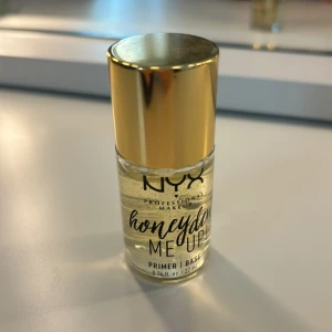 Honeydew me up! Primer  - Honeydey me up! Primer! Nypris 350kr nypris.       Men säljer för 250kr 