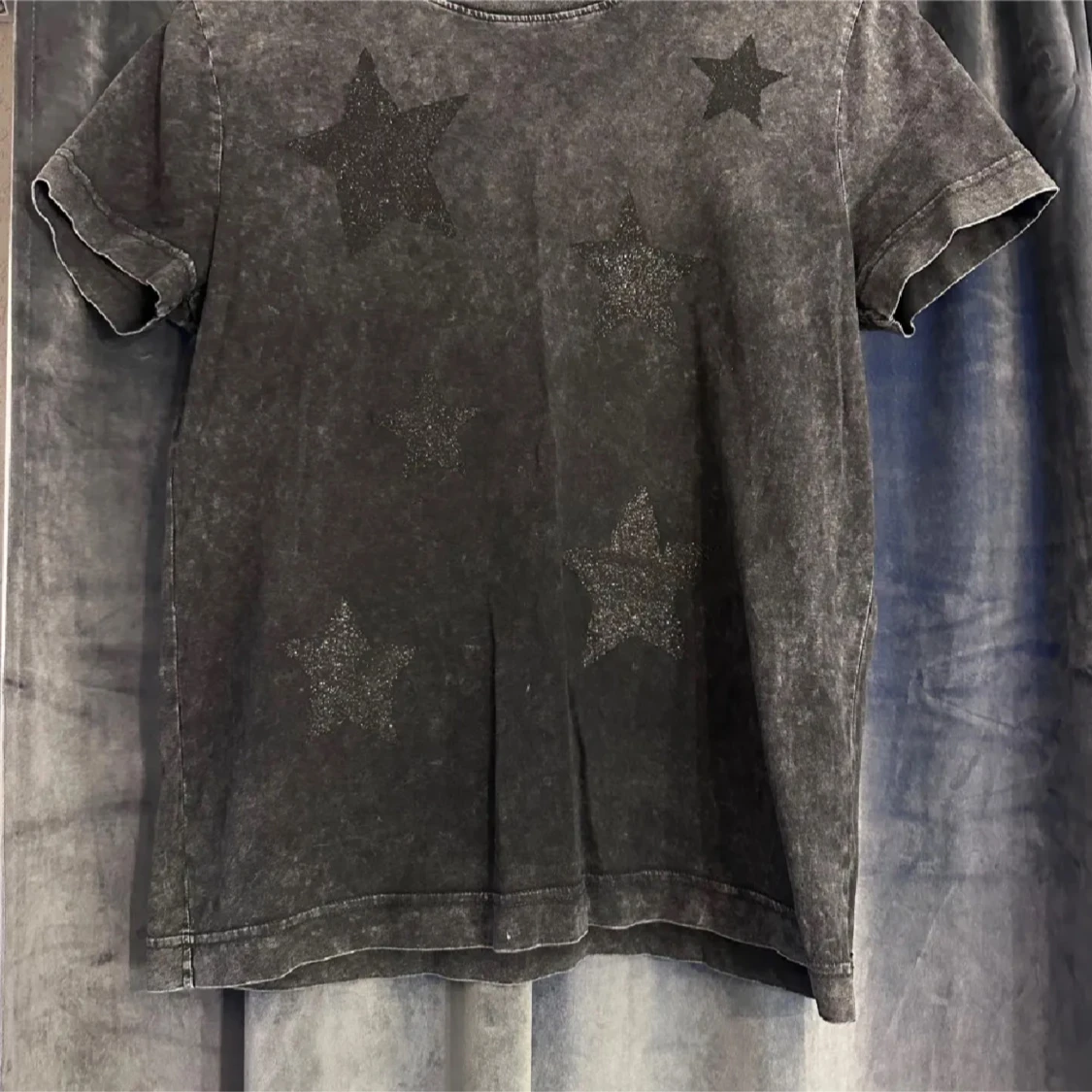 Svart t-shirt med stjärnor från Next Petite