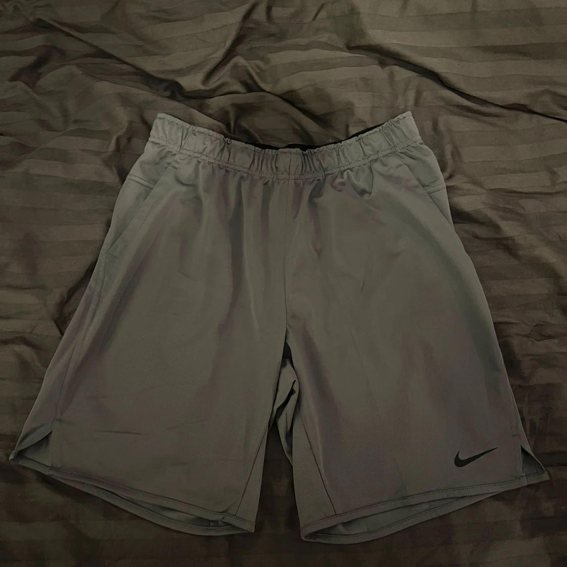 Grå träningsshorts från Nike - 90