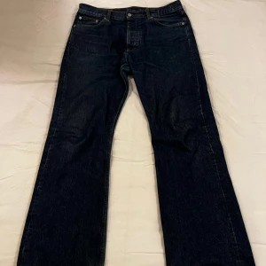 Blå RUSH-jeans, Hope - Klassiska RUSH från Hope i bra kvalitet. Strl 33  Nypris 2300, säljer för 696kr