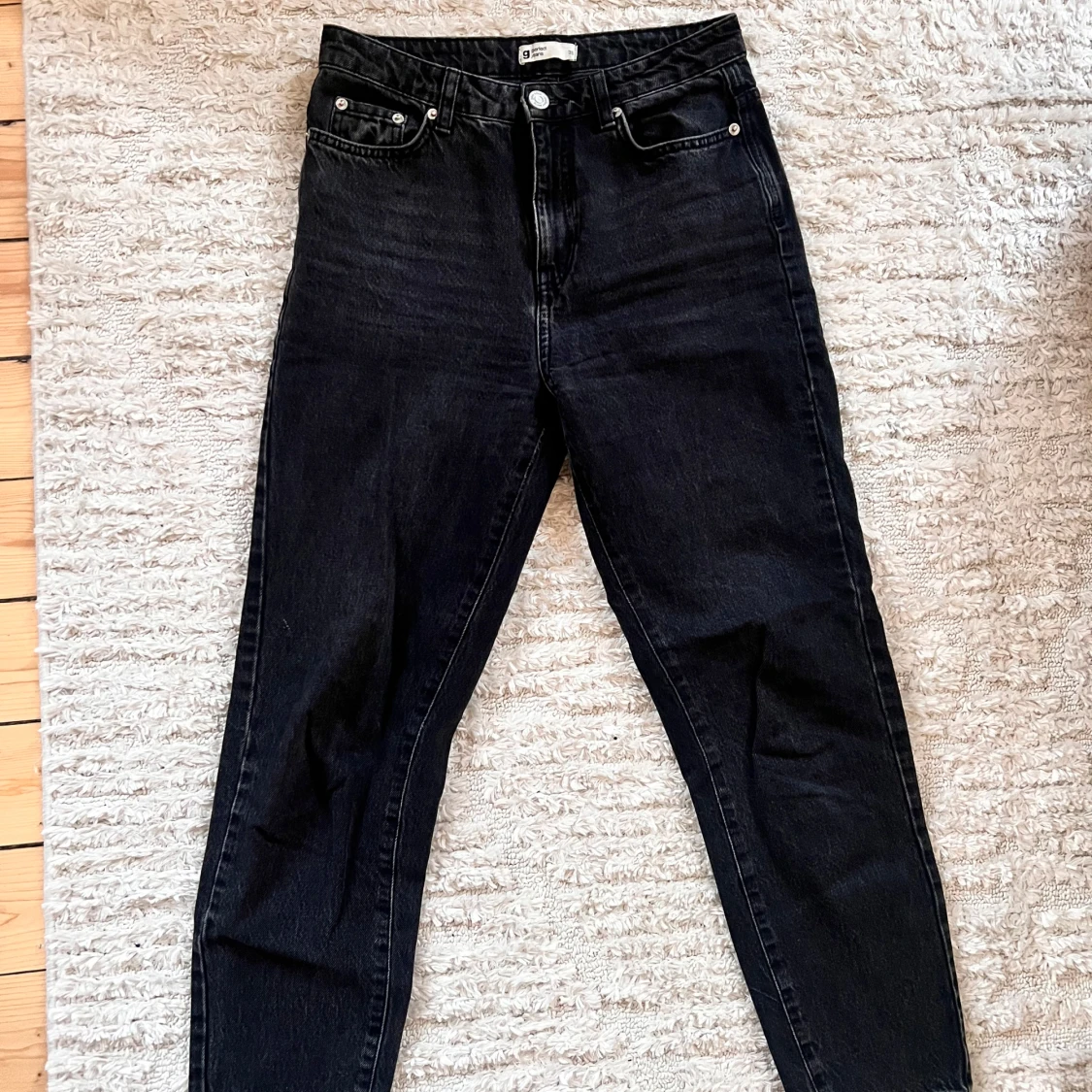 Svarta jeans från Gina Tricot