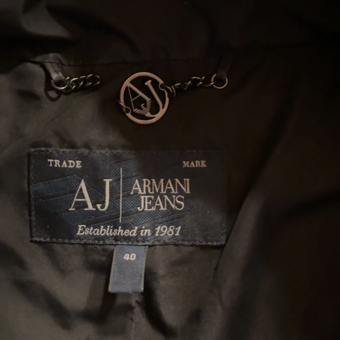 Svart dunjacka/vinterjacka från Armani Jeans - 90