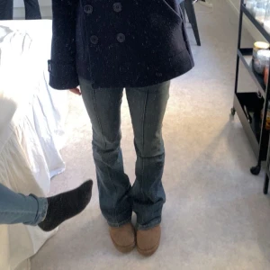 Blåa jeans - Säljer dessa snygga blå jeans som passar till allt💕