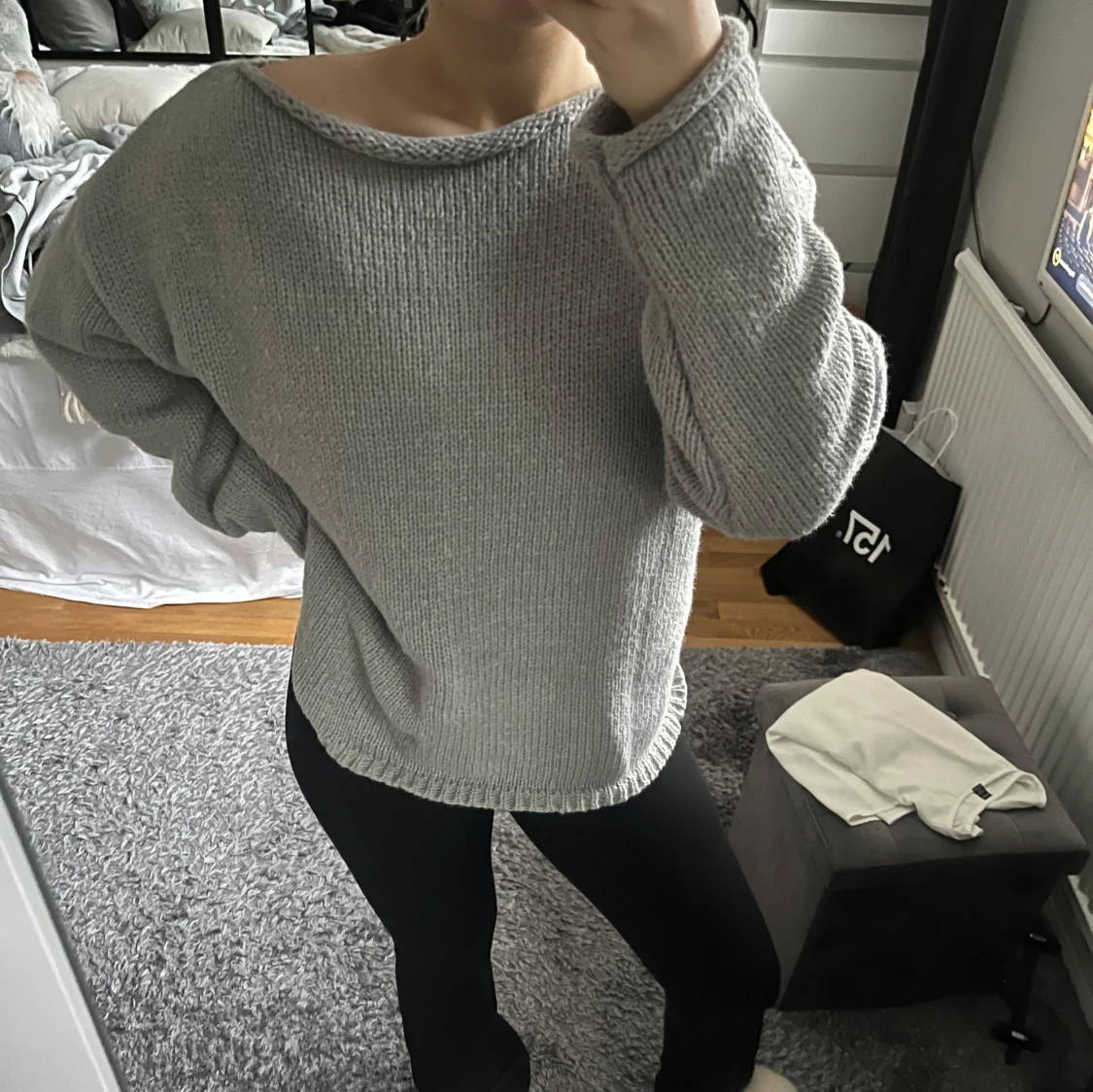 Grå stickad tröja