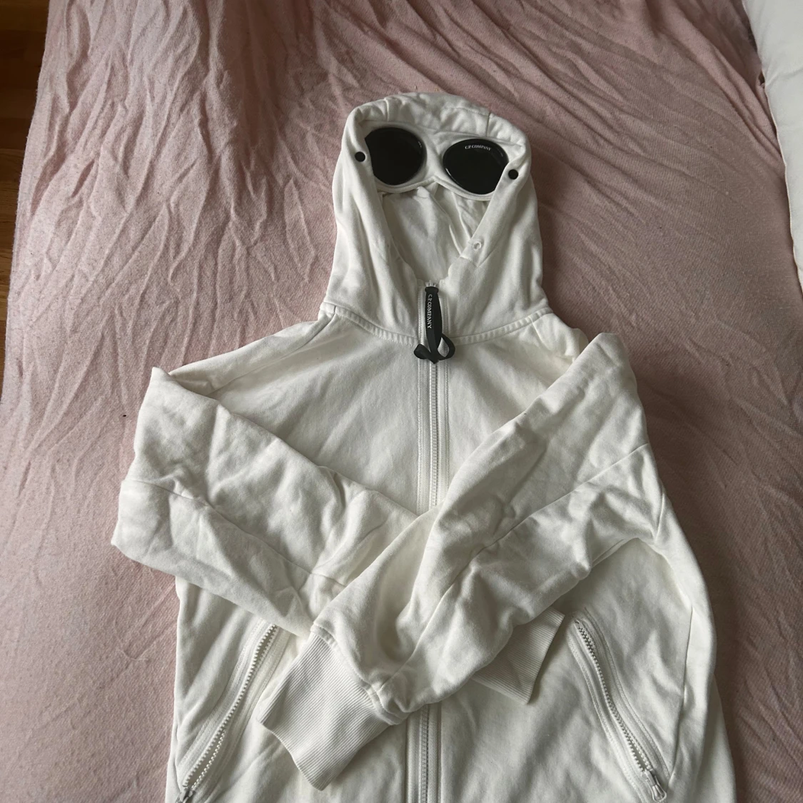 Vit huvtröja från C.P. Company - 91