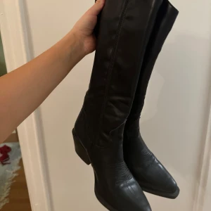 Black boots - super nice black boots in size 39. original prize 70€