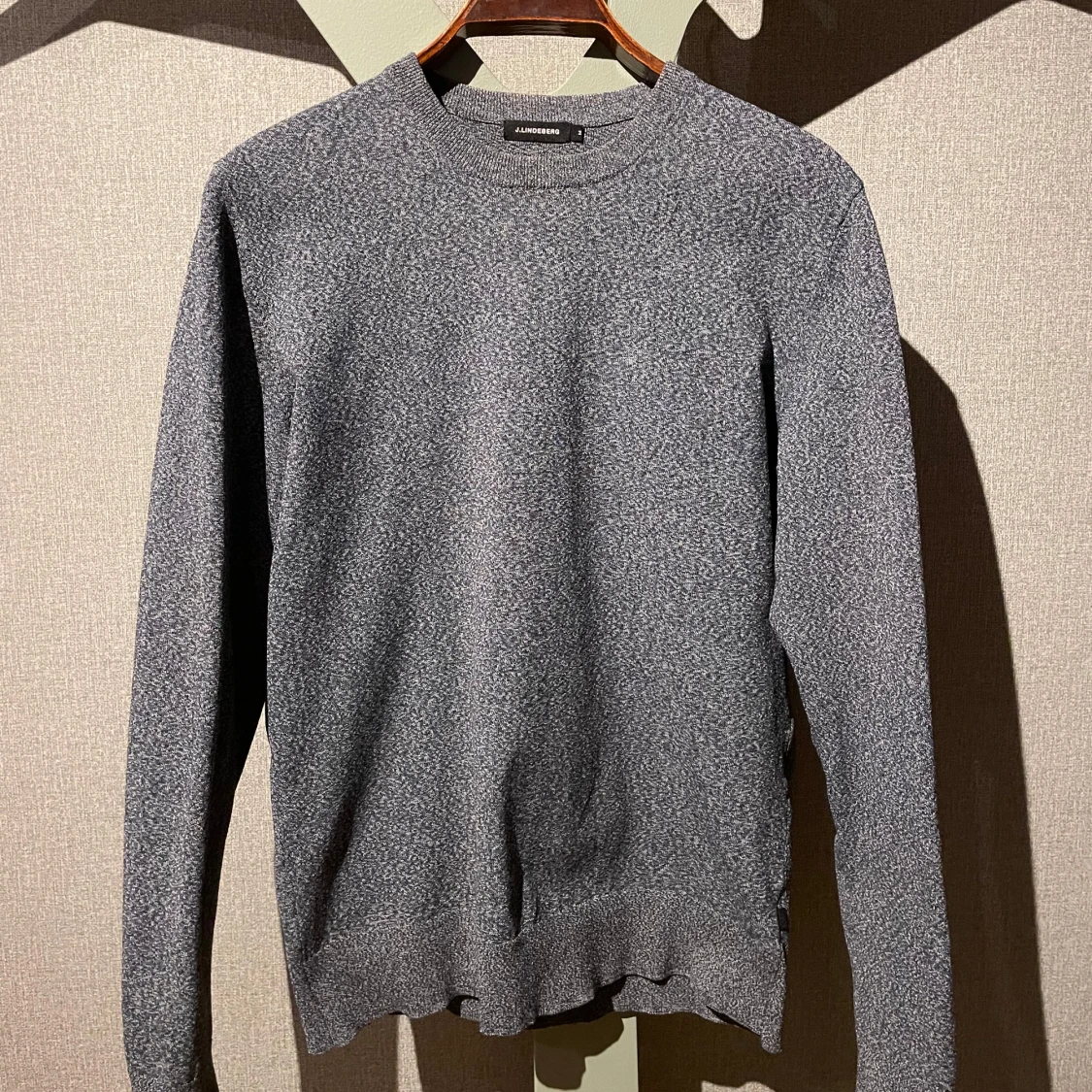 Grå tröja från J.Lindeberg