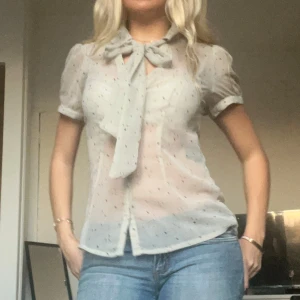 Blus - Pris går att diskutera✨