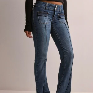 Low Waist jeans - Säljer mina low waist jeans från Nelly. Använda 1 gång då dem inte var min stil. Så säljer för 499kr. Köptes för 699kr