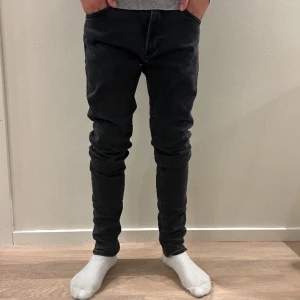 Replay jeans - Riktigt feta replay jeans som har inga defekter 8,5/10 skick nypris på dessa ligger på 1400 vårat pris är 399
